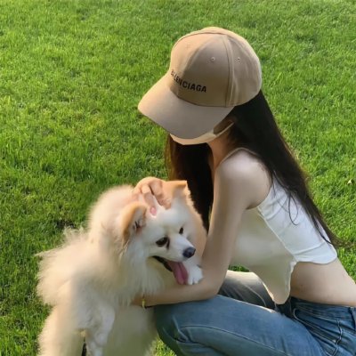 她来到我身边